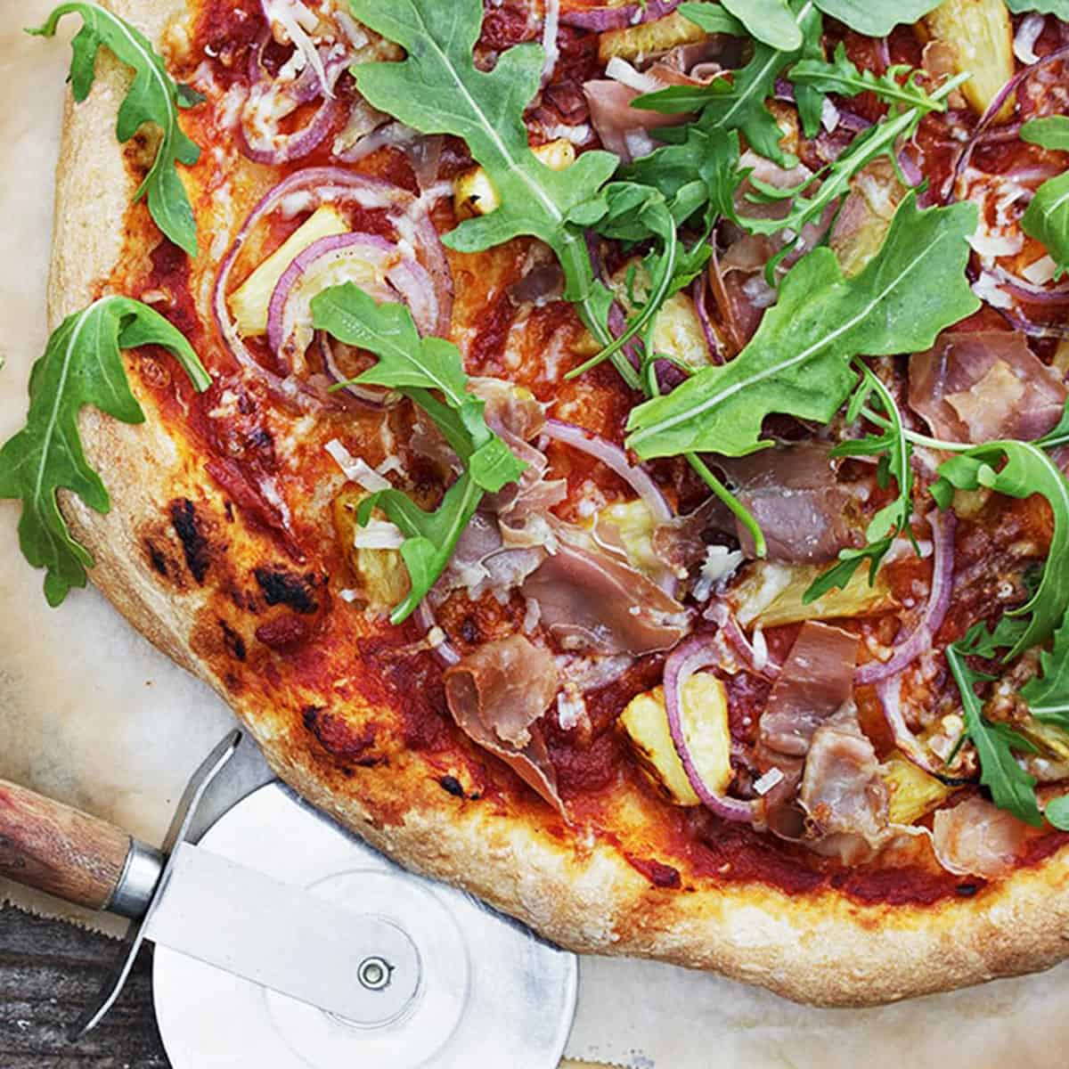 Toko speciale niet-vegetarische pizza